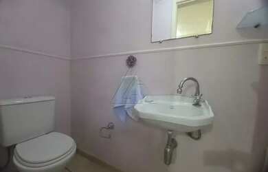 Imagem: A casa em condomínio possui 3 Dormitórios, 1 Banheiro, 2 Vagas