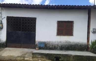 Imagem: A casa possui 2 Dormitórios, 1 Banheiro, 1 Vaga na garagem