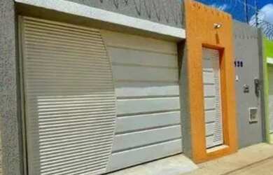 Imagem: A casa possui 2 Dormitórios, 2 Banheiros, 2 Vagas na garagem