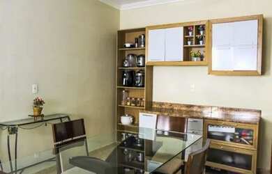 Imagem: A casa possui 3 Dormitórios, 3 Banheiros, 5 Vagas na garagem