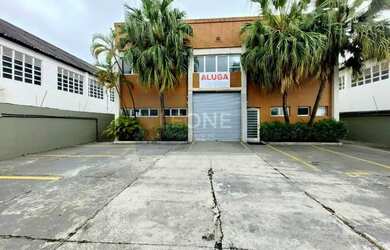 Imagem: O depósito possui 5 Vagas na garagem, 1.035m² de Área e