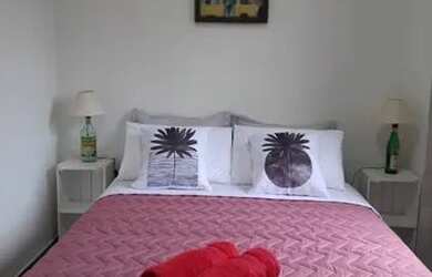 Imagem 2: Lindo Residencial para Venda ou Arrendamento com 4 casas e piscina