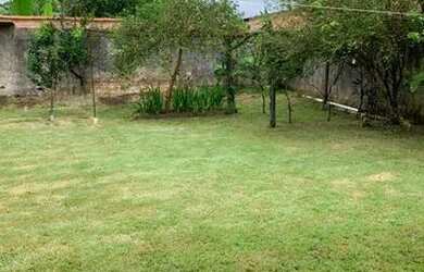 Imagem: A casa possui 3 Dormitórios, 2 Banheiros, 2 Vagas na garagem