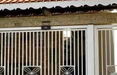 Imagem: A casa possui 3 Dormitórios, 3 Banheiros, 1 Vaga na garagem