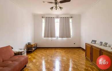 Imagem: A casa possui 2 Dormitórios, 1 Banheiro, 2 Vagas na garagem