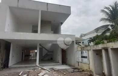 Imagem: A casa em condomínio possui 4 Dormitórios, 4 Banheiros, 2