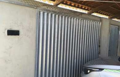 Imagem: A casa possui 2 Dormitórios, 2 Banheiros, 1 Vaga na garagem