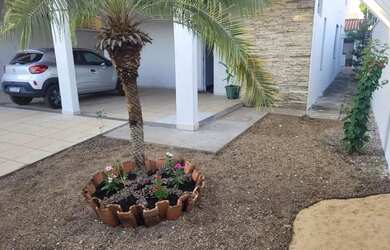 Imagem: A casa possui 4 Dormitórios, 3 Banheiros, 2 Vagas na garagem