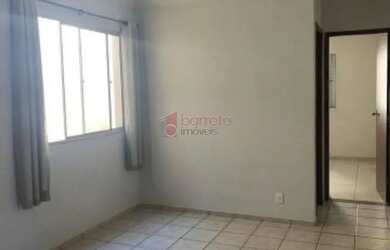 Imagem: O apartamento possui 3 Dormitórios, 1 Banheiro, 1 Vaga na garagem