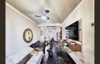 Imagem: A casa possui 4 Dormitórios, 3 Banheiros, 4 Vagas na garagem