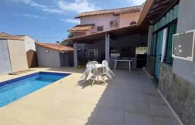 Imagem: A casa possui 3 Dormitórios, 5 Banheiros, 3 Vagas na garagem