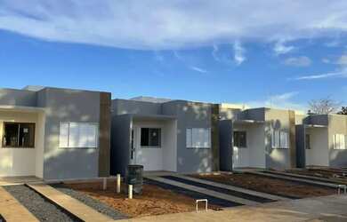 Imagem: A casa possui 2 Dormitórios, 1 Banheiro, 1 Vaga na garagem