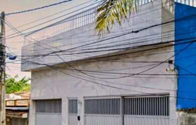 Imagem: A casa possui 5 Dormitórios, 4 Banheiros, 4 Vagas na garagem