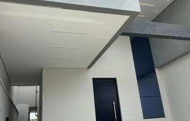 Imagem: A casa possui 3 Dormitórios, 3 Banheiros, 2 Vagas na garagem