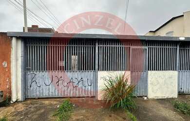 Imagem: A casa possui 2 Dormitórios, 1 Banheiro, 1 Vaga na garagem