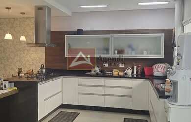 Imagem: A casa possui 3 Dormitórios, 3 Banheiros, 3 Vagas na garagem