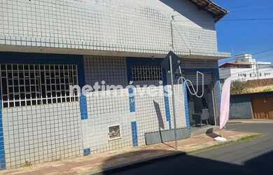 Imagem: A casa possui 4 Dormitórios, 3 Banheiros, 1 Vaga na garagem