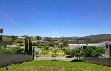 Imagem: O terreno possui 816m² de Área e está localizado em Alphaville