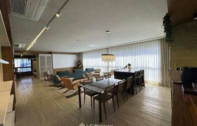 Imagem: O apartamento possui 4 Dormitórios, 5 Banheiros, 4 Vagas na