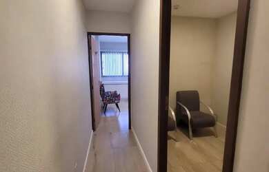 Imagem 5: Oportunidade única: Sala comercial mobiliada na Pituba, Salvador-BA, com 2 banheiros e 1 v