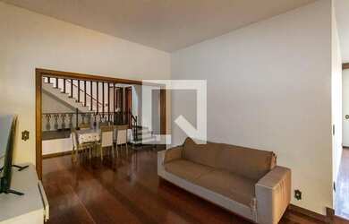 Imagem: A casa possui 5 Dormitórios, 4 Banheiros, 5 Vagas na garagem