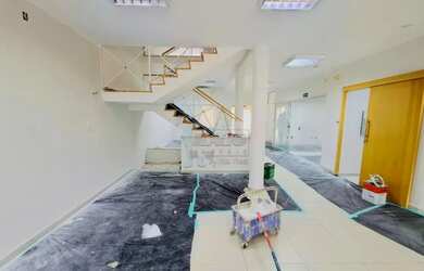 Imagem: O depósito possui 5 Vagas na garagem, 298m² de Área, Imóvel