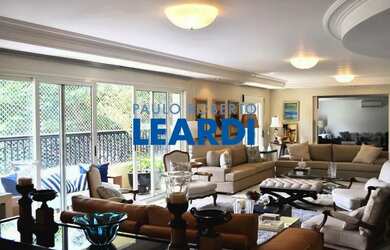 Imagem: O apartamento possui 3 Dormitórios, 5 Banheiros, 4 Vagas na