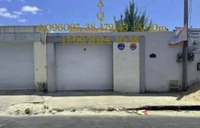 Imagem: A casa possui 2 Dormitórios, 1 Banheiro, 1 Vaga na garagem