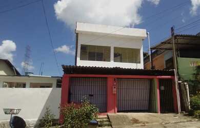 Imagem: A casa possui 2 Dormitórios, 1 Banheiro, 1 Vaga na garagem