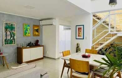 Imagem: A casa possui 4 Dormitórios, 5 Banheiros, 2 Vagas na garagem