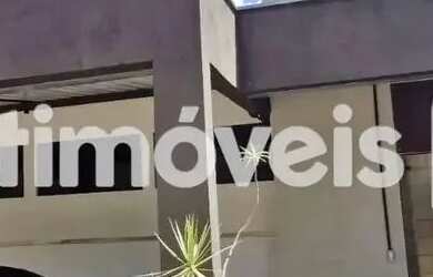 Imagem: A casa possui 2 Dormitórios, 3 Banheiros, 2 Vagas na garagem