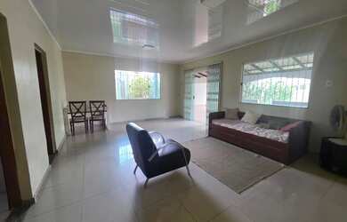 Imagem: A casa possui 4 Dormitórios, 4 Banheiros, 1 Vaga na garagem