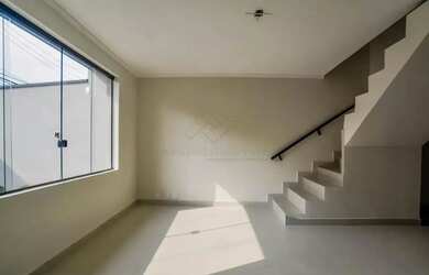 Imagem: A casa à venda possui 2 Dormitórios, 2 Banheiros, 2 Vagas