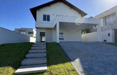 Imagem: A casa em condomínio possui 5 Dormitórios, 5 Banheiros, 4