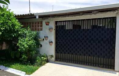 Imagem: A casa em condomínio à venda possui 2 Dormitórios, 1 Banheiro