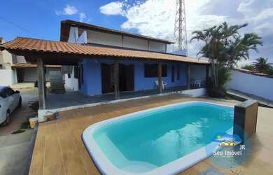 Imagem: A casa possui 4 Dormitórios, 3 Banheiros, 5 Vagas na garagem