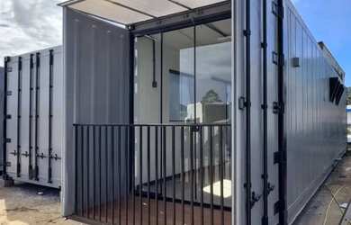 Imagem: A casa possui 1 Dormitório, 1 Banheiro, 1 Vaga na garagem