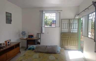 Imagem: A casa possui 1 Dormitório, 1 Banheiro, 2 Vagas na garagem