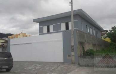 Imagem: A casa possui 5 Dormitórios, 4 Banheiros, 4 Vagas na garagem