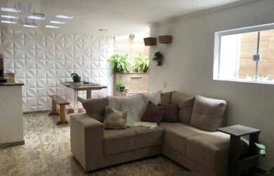 Imagem: A casa possui 2 Dormitórios, 2 Banheiros, 1 Vaga na garagem