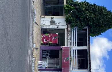 Imagem: A casa possui 4 Dormitórios, 2 Banheiros, 2 Vagas na garagem