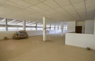 Imagem: O depósito possui 5 Vagas na garagem, 4.014m² de Área e