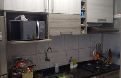 Imagem: O apartamento possui 2 Dormitórios, 1 Banheiro, 1 Vaga na garagem