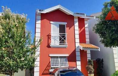 Imagem: A casa em condomínio possui 3 Dormitórios, 2 Banheiros, 2