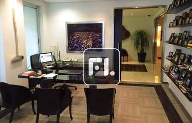 Imagem: O depósito possui 5 Vagas na garagem, 270m² de Área e está