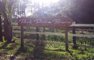 Imagem: O terreno possui 1.500m² de Área e está localizado em Barreira