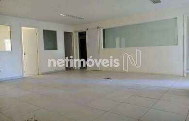 Imagem: O depósito possui 3 Vagas na garagem e 184m² de Área e está