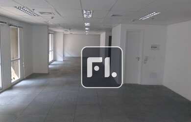 Imagem: O depósito possui 4 Vagas na garagem e 122m² de Área e está