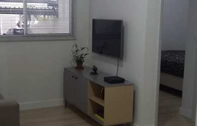 Imagem: O apartamento possui 2 Dormitórios, 1 Banheiro, 1 Vaga na garagem