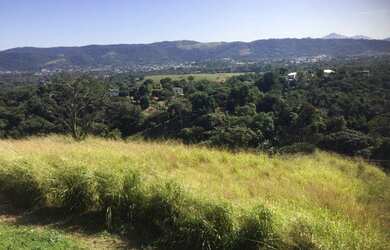 Imagem: O terreno possui 2.450m² de Área e está localizado em Campo